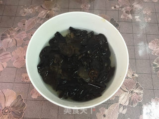 凉拌木耳的做法步骤：1
