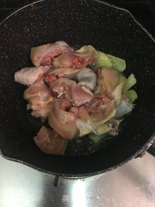板栗焖鸡的做法步骤：5