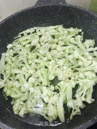 #家常菜#简单超快的蚝油花菜的做法步骤：1