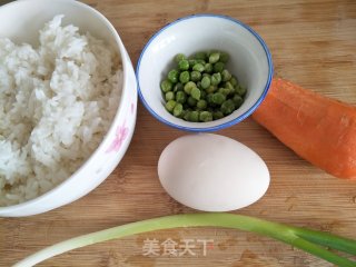 咸鸭蛋炒饭的做法步骤：1