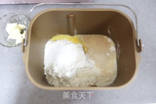 牛奶小餐包的做法步骤：2