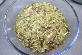 羊肉西葫芦饺子的做法步骤：6
