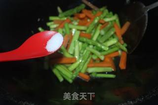 #家常下饭菜#胡萝卜炒芦笋的做法步骤：4