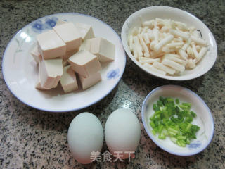 咸鸭蛋海鲜菇煮豆腐的做法步骤：1