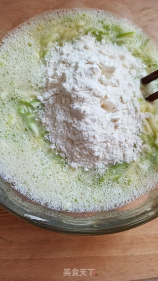 西葫芦糊塌饼的做法步骤：3