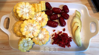 三七筒骨养身汤的做法步骤：1