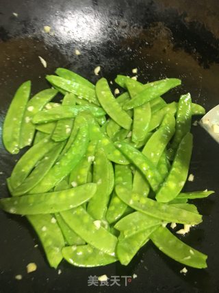 荷兰豆炒腊肠的做法步骤：7