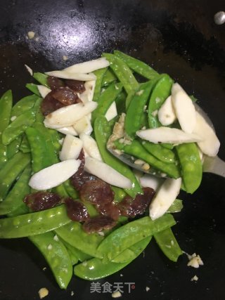 荷兰豆炒腊肠的做法步骤：8