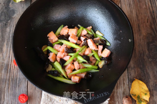 虾饼炒芦笋的做法步骤：11