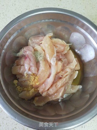 炸鸡柳的做法步骤：3