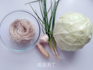 卷心菜炒粉丝的做法步骤：1
