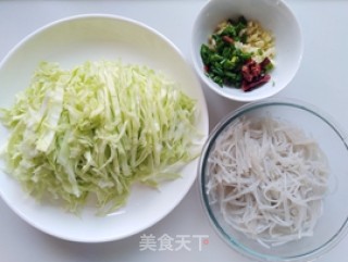 卷心菜炒粉丝的做法步骤：3