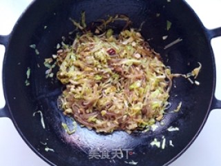 卷心菜炒粉丝的做法步骤：7