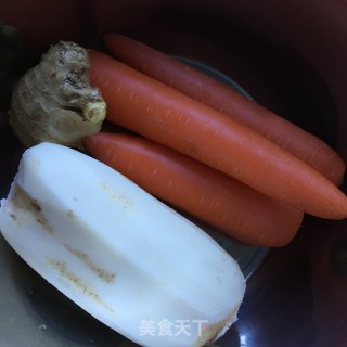 莲藕萝卜汤的做法步骤：2