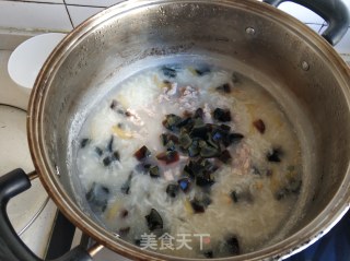 皮蛋瘦肉粥的做法步骤：11