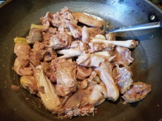 冬菇腐竹栗子焖鸡的做法步骤：7