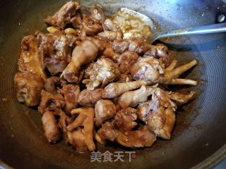 冬菇腐竹栗子焖鸡的做法步骤：9