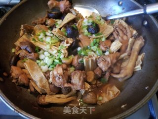 冬菇腐竹栗子焖鸡的做法步骤：12