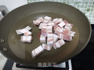 本帮栗子炖肉的做法步骤：2