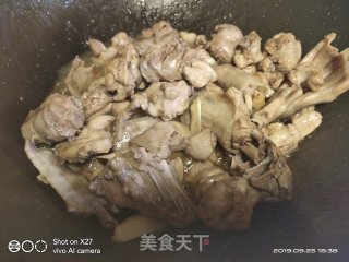 黑啤酒焖鸭的做法步骤：2