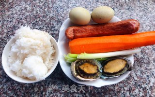 鲍鱼什锦炒饭的做法步骤：1