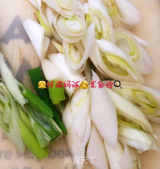 【仙草味道私房菜】之葱爆羊肉的做法步骤：2