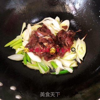 【仙草味道私房菜】之葱爆羊肉的做法步骤：4
