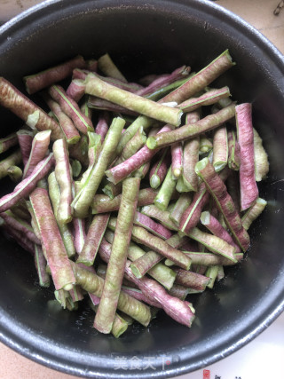五花肉豆角汤的做法步骤：1