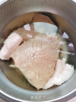 自制牛肉丸的做法步骤：2