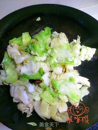 速炒手撕甘蓝的做法步骤：7