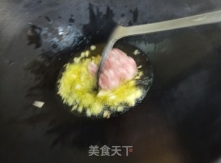 小米辣肉末炒毛豆的做法步骤：3
