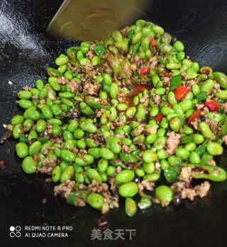 小米辣肉末炒毛豆的做法步骤：6
