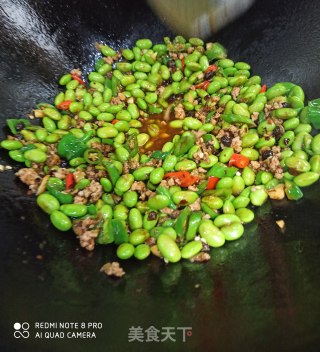 小米辣肉末炒毛豆的做法步骤：7