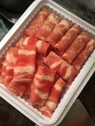 酸菜肥牛煲的做法步骤：1