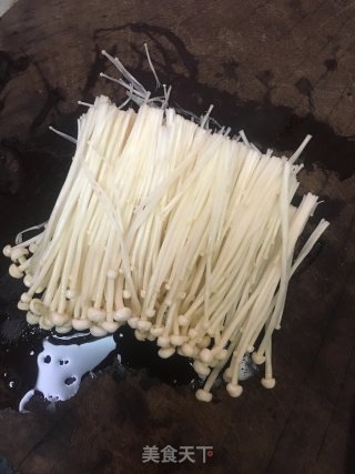 酸菜肥牛煲的做法步骤：2