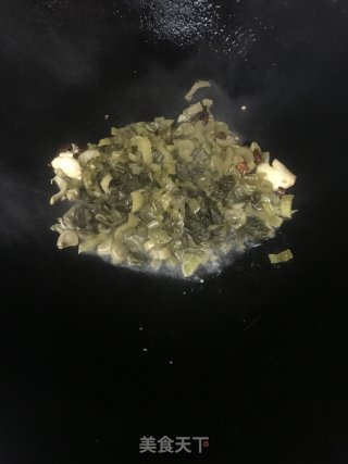 酸菜肥牛煲的做法步骤：7