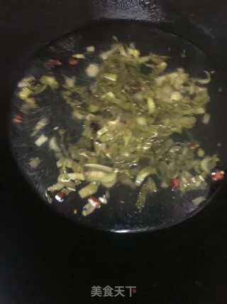 酸菜肥牛煲的做法步骤：8