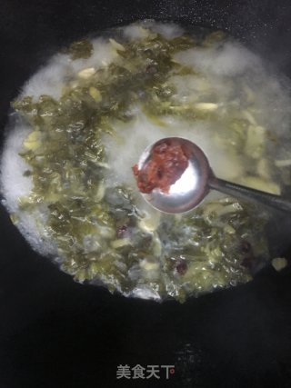 酸菜肥牛煲的做法步骤：9