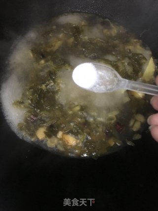 酸菜肥牛煲的做法步骤：10