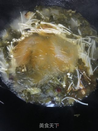 酸菜肥牛煲的做法步骤：12