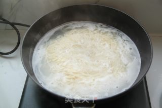 肥牛鸡蛋面的做法步骤：3