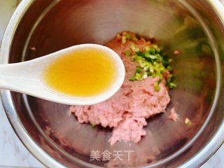莲藕丸子的做法步骤：4