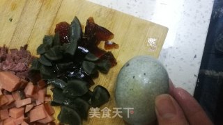 皮蛋瘦肉粥的做法步骤：6