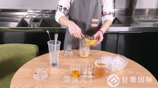 网红水果茶—霸气橙子的做法步骤：2