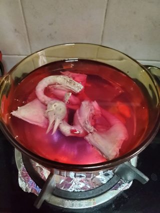 红菇鸽子汤的做法步骤：4