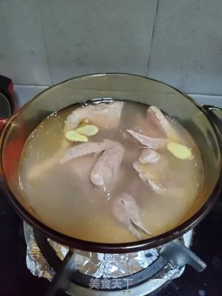 红菇鸽子汤的做法步骤：5