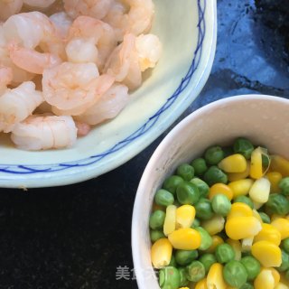 咖喱虾仁炒饭的做法步骤：2