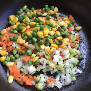 咖喱虾仁炒饭的做法步骤：5