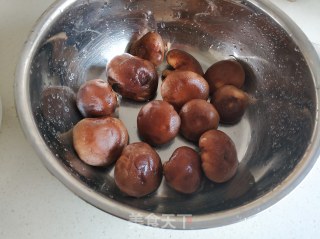 香菇油菜的做法步骤：1