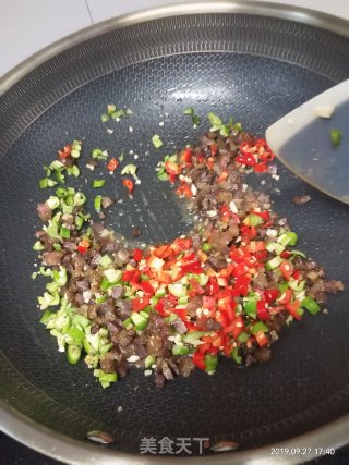 酸豆角炒牛肉干的做法步骤：6